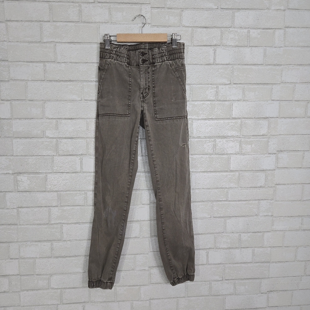 AEO green jogger pants